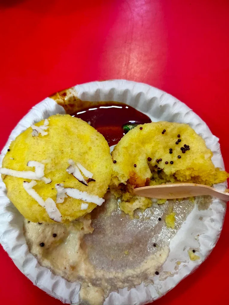 Dhokla, steamed, with coconut and chutney